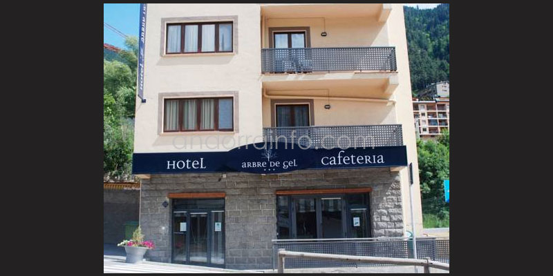 fachada-hotelarbredegel-andorra.jpg