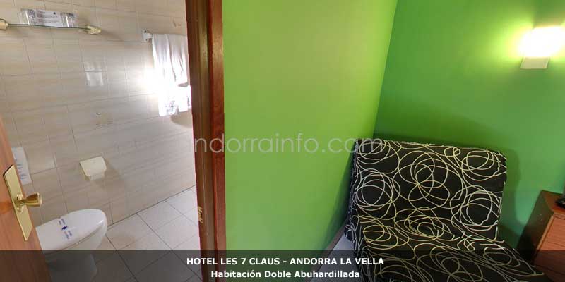 habitacion-doble-abuhardillada4-hotel-les-7-claus.jpg