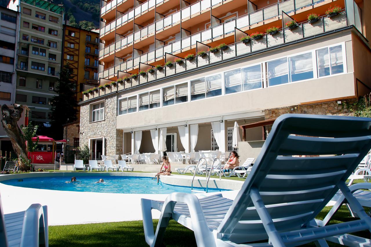 hotel-artic-andorra-la-vella-piscina-exterior.jpeg