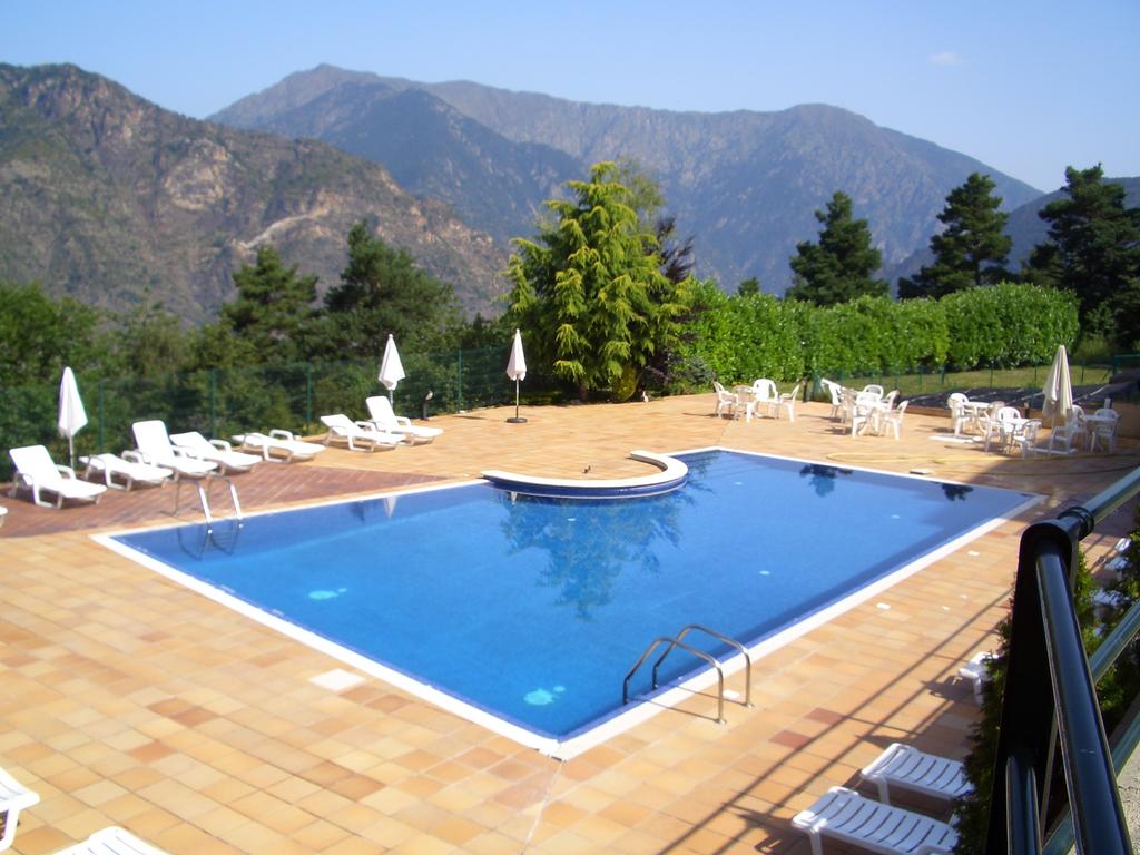 hotel-coma-bella-andorra-piscina-3.jpg