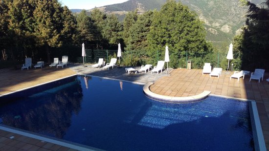 hotel-coma-bella-andorra-piscina-4.jpg