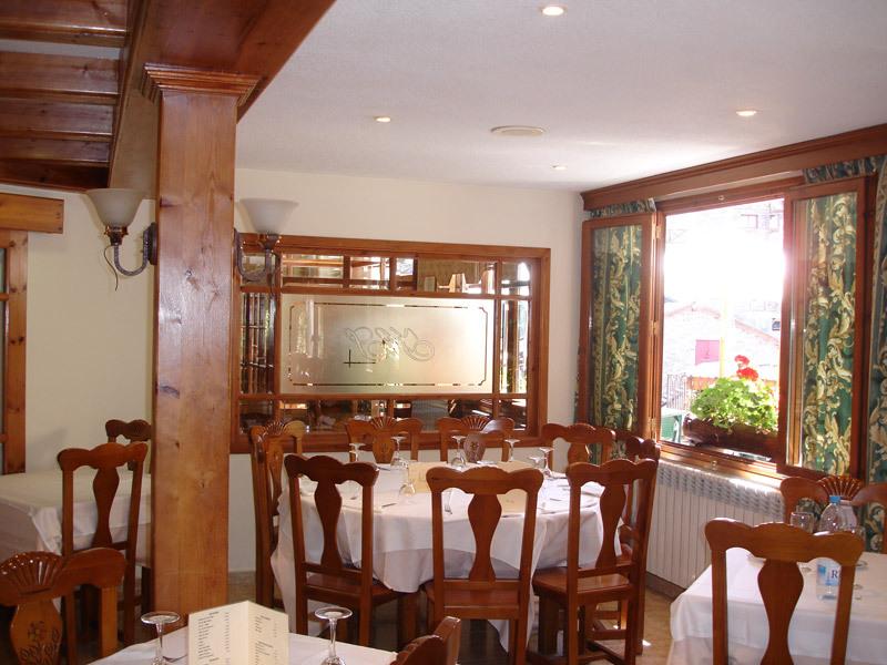 hotel-soldeu-maistre-restaurant-2.jpg