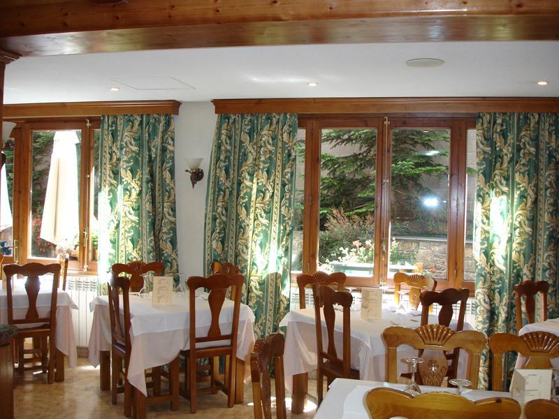 hotel-soldeu-maistre-restaurant-3.jpg