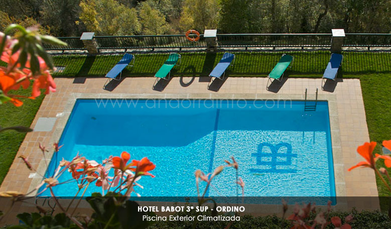 piscina-exterior-hotel-babot.jpg